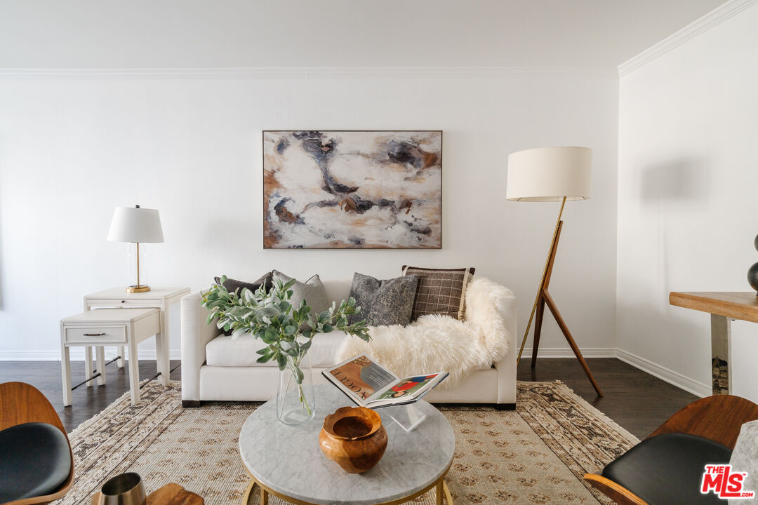 1735 N Fuller Ave Unit: 102