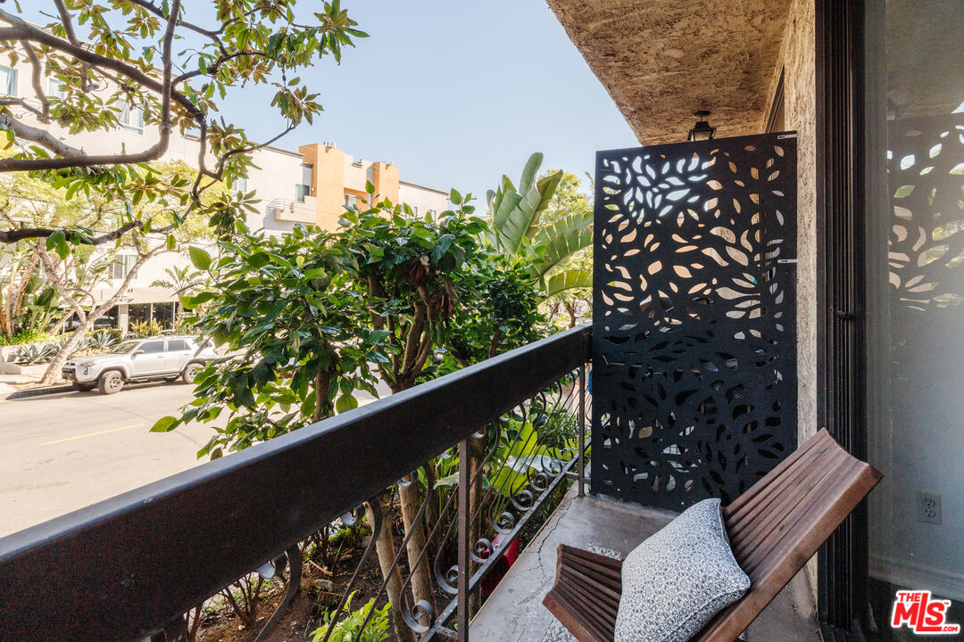 1735 N Fuller Ave Unit: 102