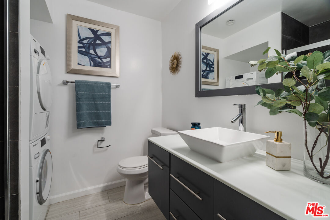 1735 N Fuller Ave Unit: 102