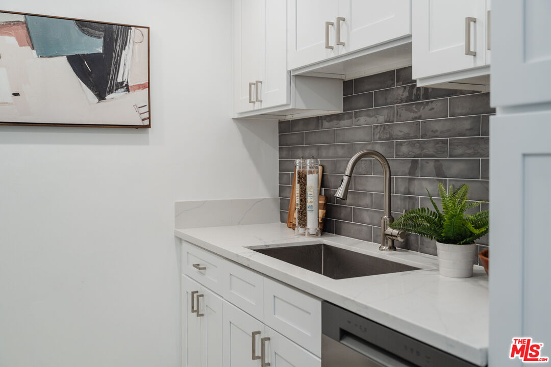 1735 N Fuller Ave Unit: 102