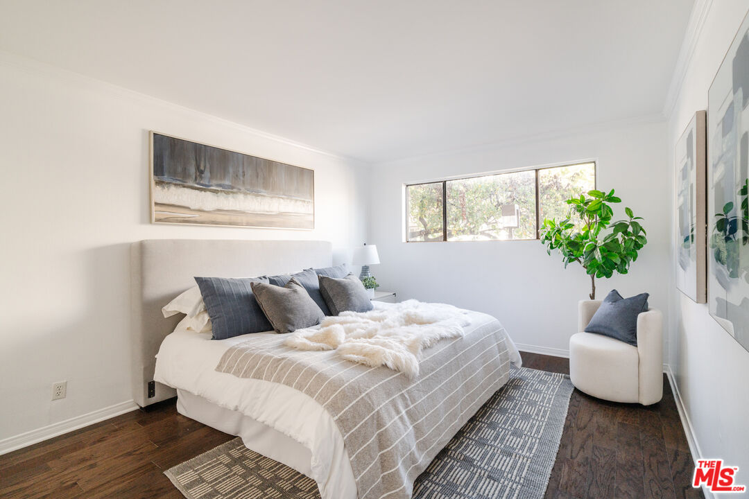 1735 N Fuller Ave Unit: 102