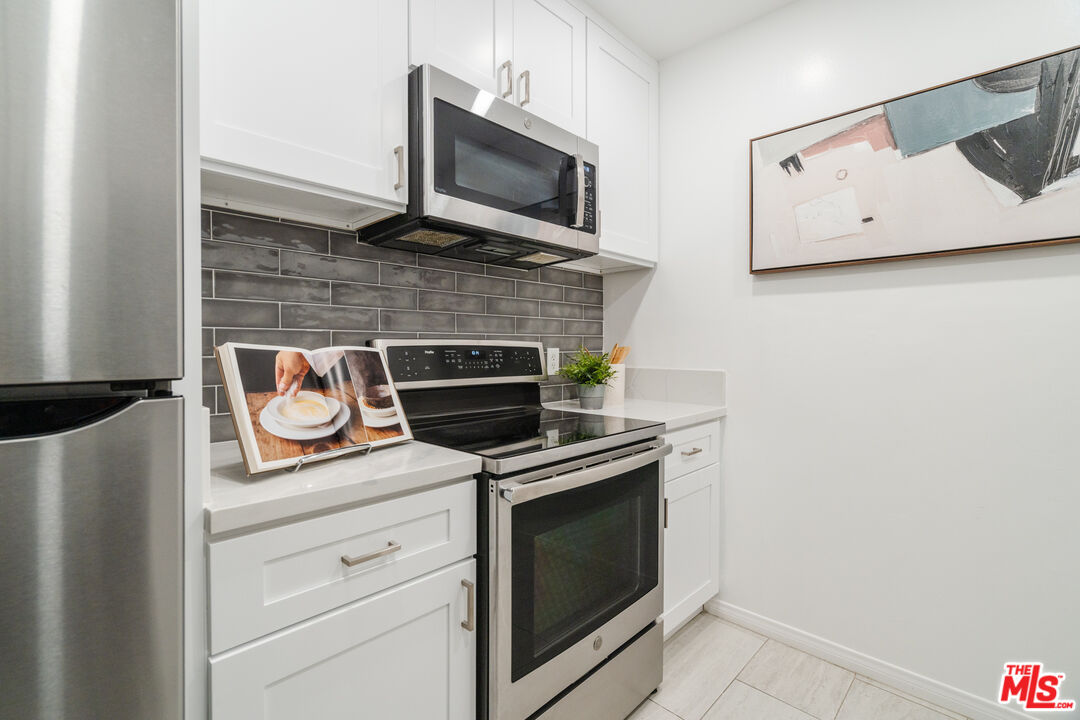 1735 N Fuller Ave Unit: 102