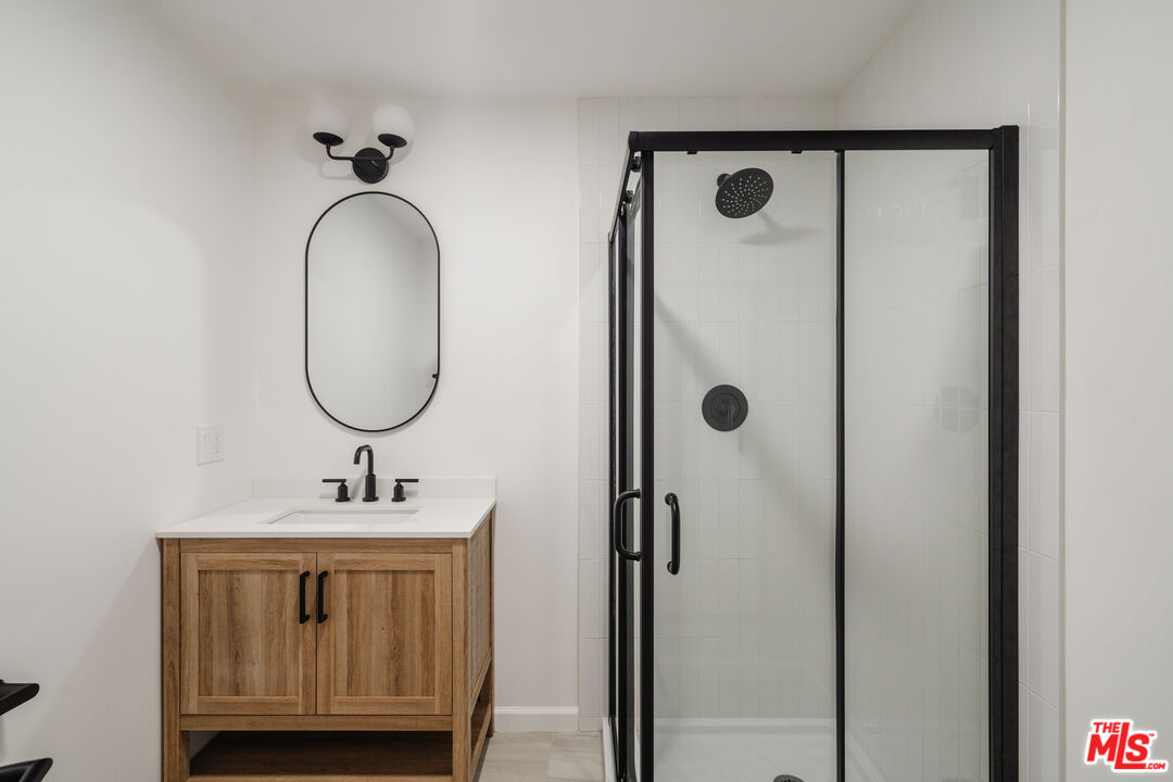 1147 Horn Ave Unit: 2