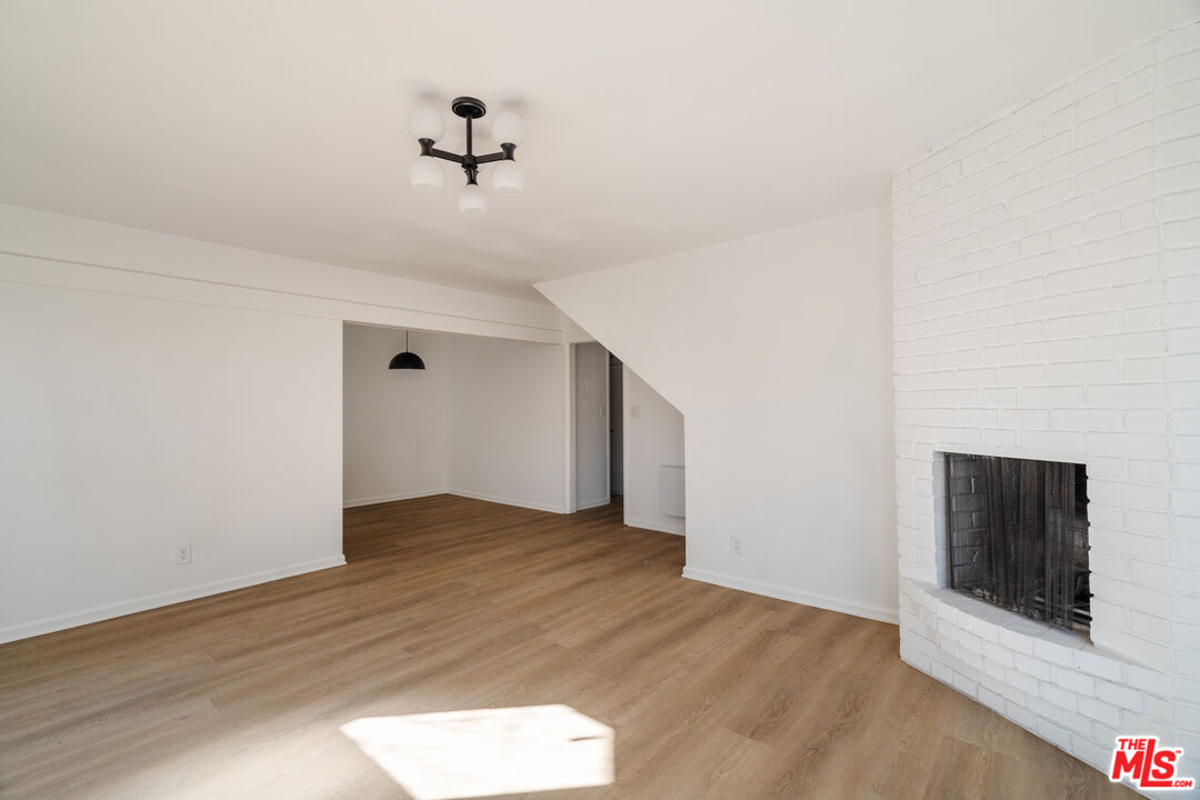 1147 Horn Ave Unit: 2