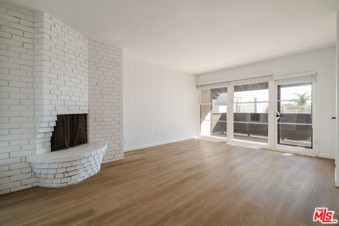 1147 Horn Ave Unit: 4