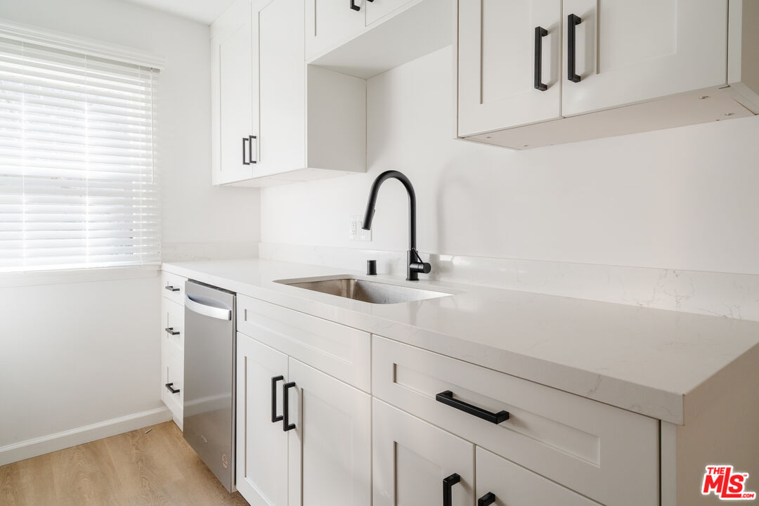 1147 Horn Ave Unit: 4