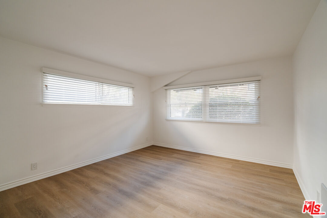 1147 Horn Ave Unit: 4