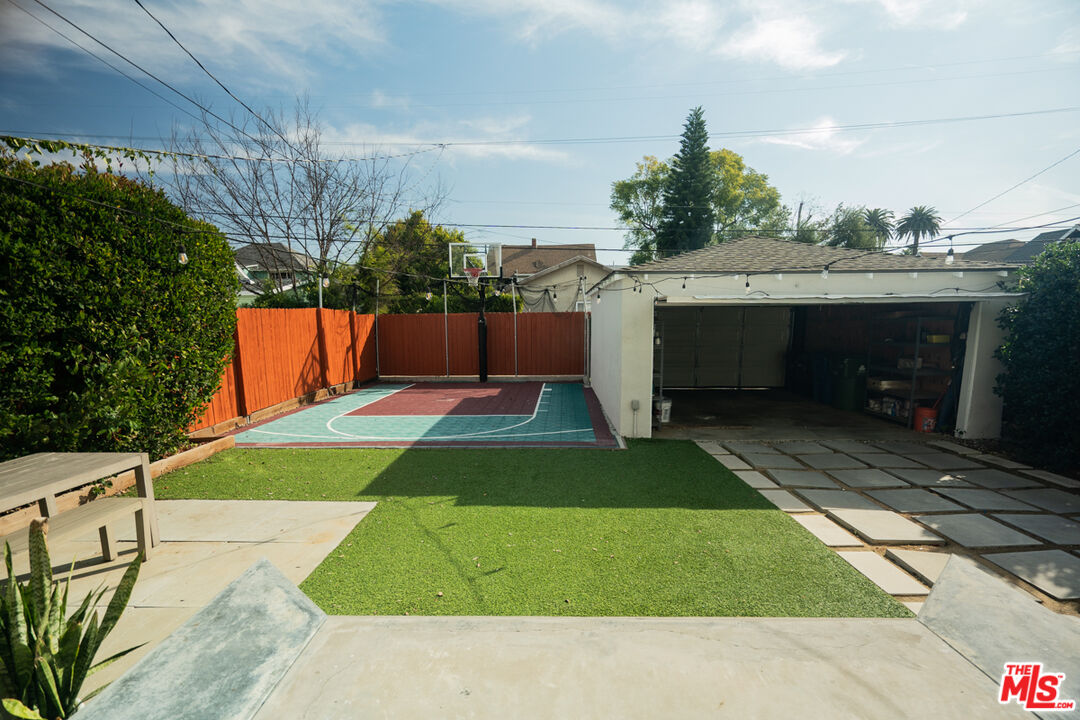2716 S Harvard Blvd