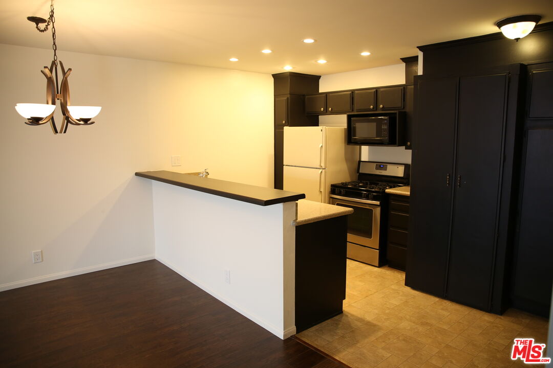 8544 Independence Ave Unit: 102