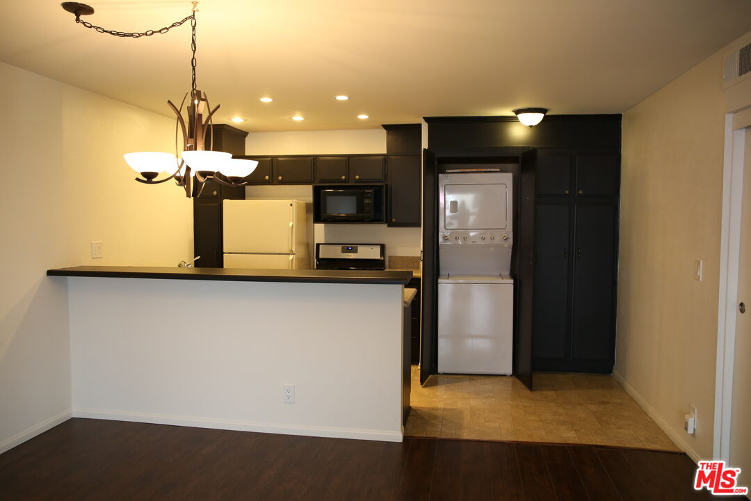 8544 Independence Ave Unit: 102