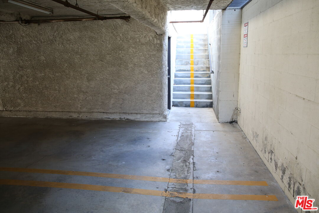 8544 Independence Ave Unit: 102