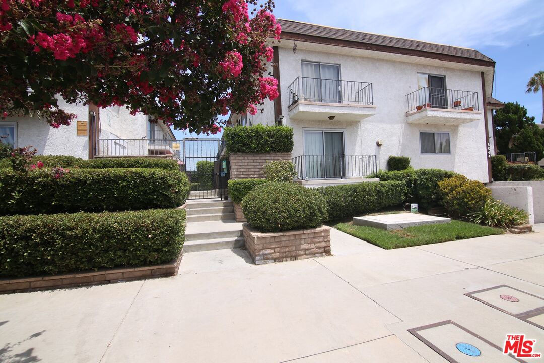 8544 Independence Ave Unit: 102