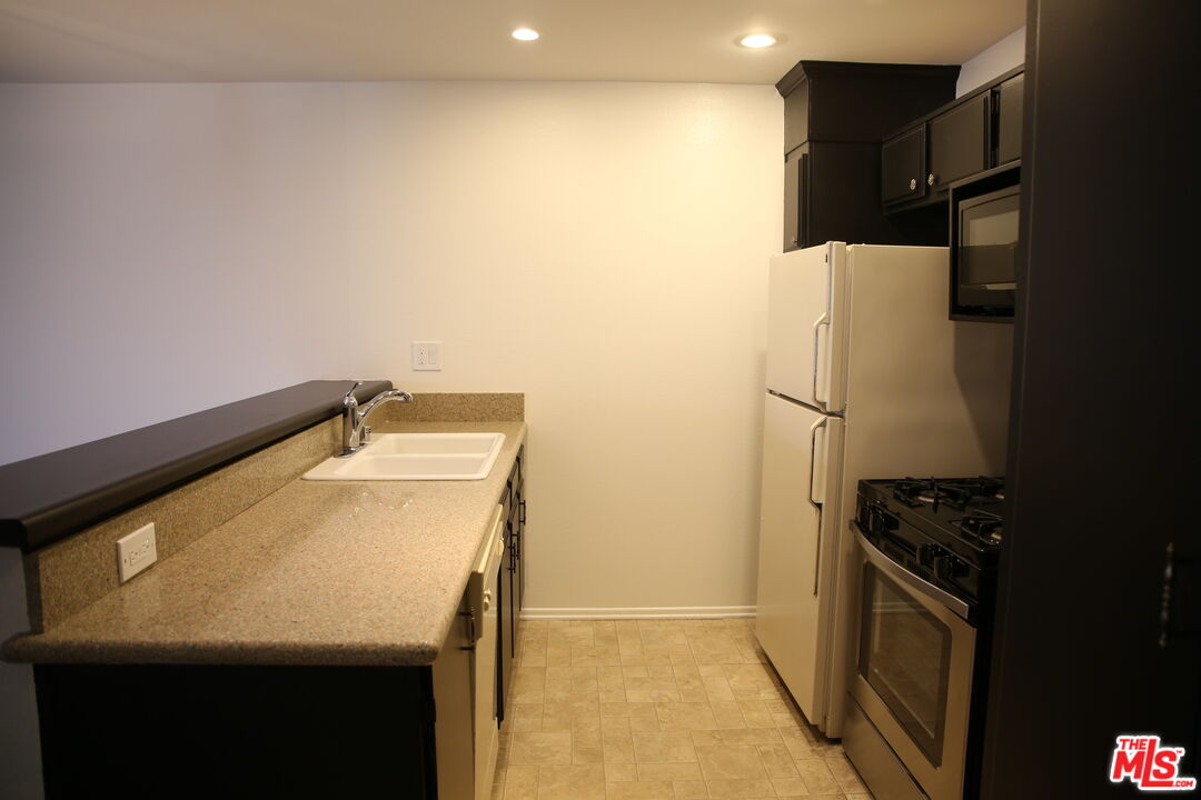 8544 Independence Ave Unit: 102