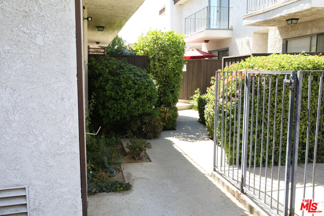 8544 Independence Ave Unit: 102