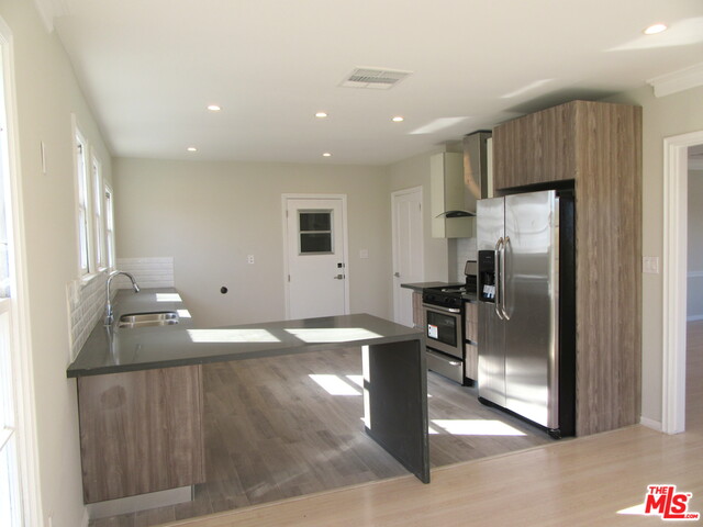 437 Shirley PL Unit: B