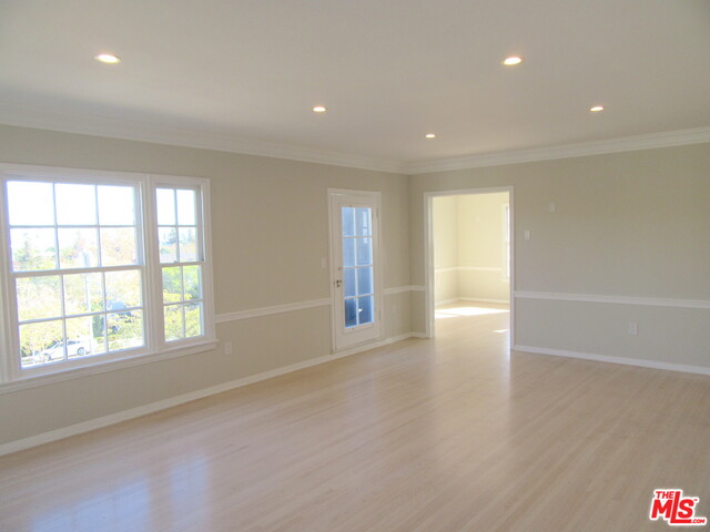 437 Shirley PL Unit: B