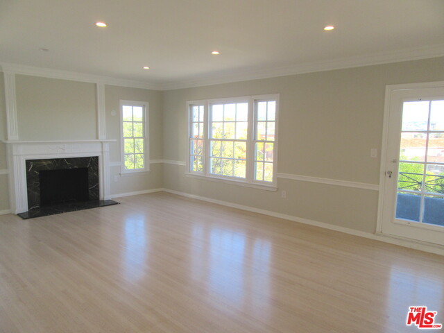 437 Shirley PL Unit: B