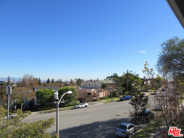 437 Shirley PL Unit: B