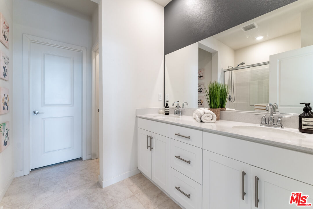 2951 W Lincoln Ave Unit: 2