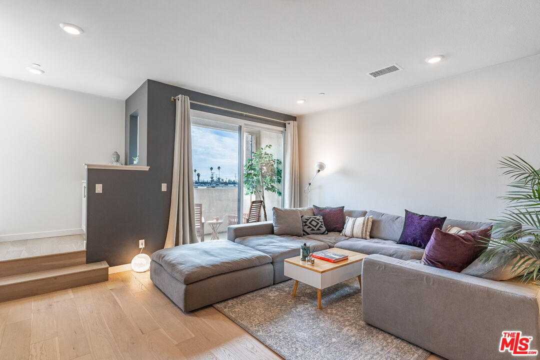 2951 W Lincoln Ave Unit: 2