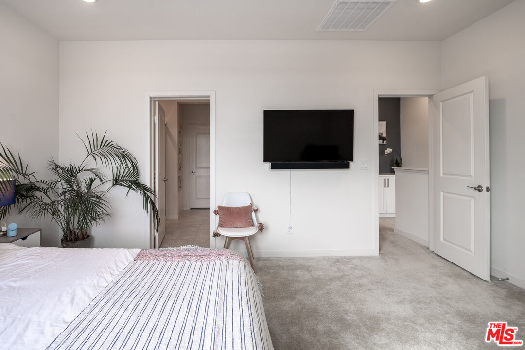 2951 W Lincoln Ave Unit: 2