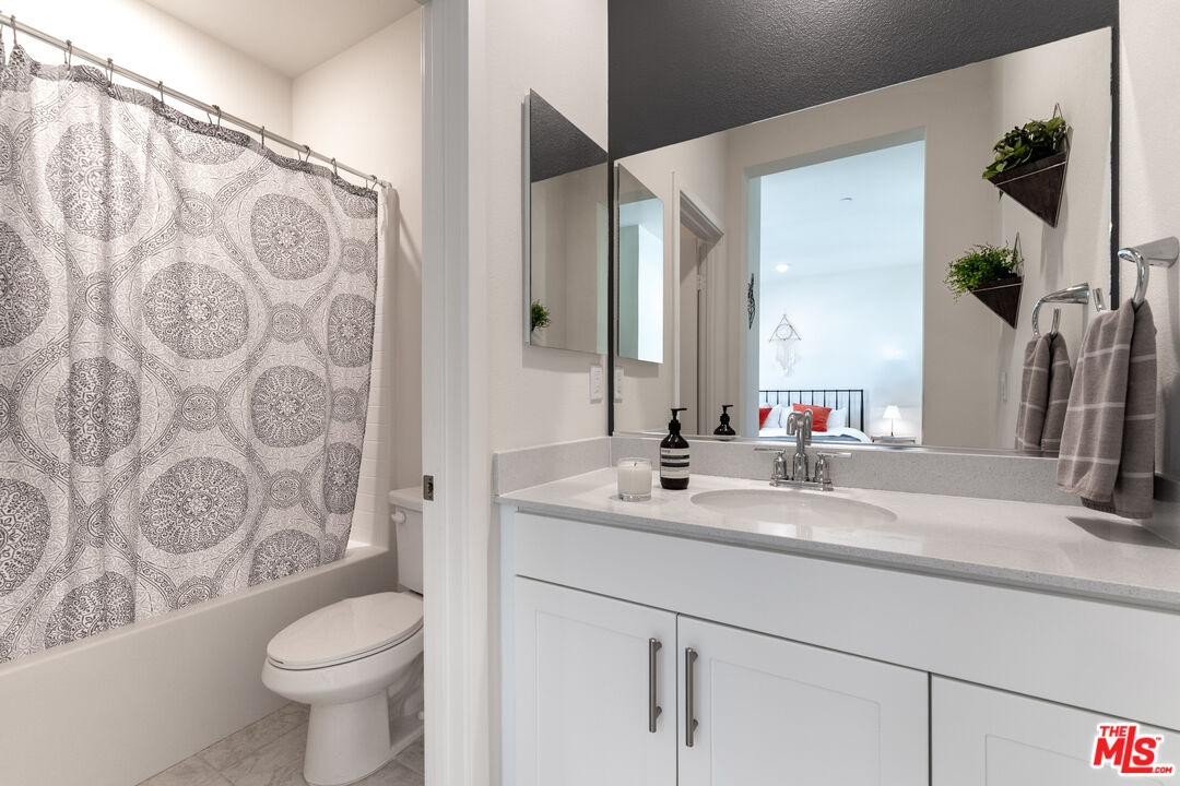 2951 W Lincoln Ave Unit: 2