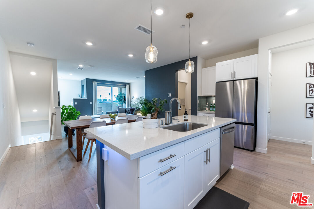 2951 W Lincoln Ave Unit: 2