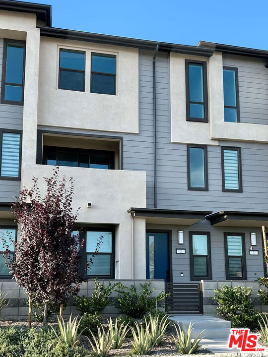 2951 W Lincoln Ave Unit: 2