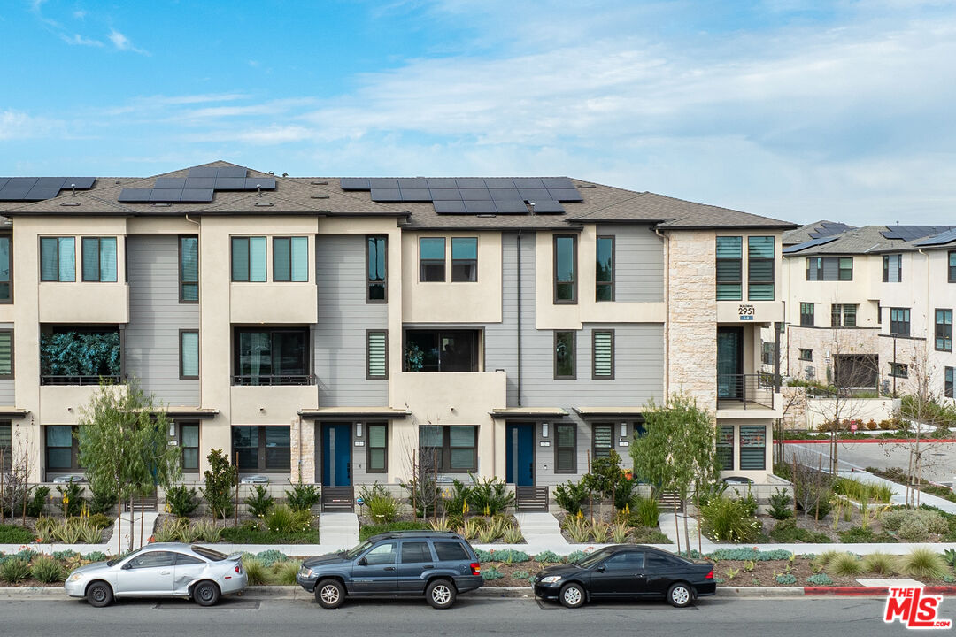 2951 W Lincoln Ave Unit: 2