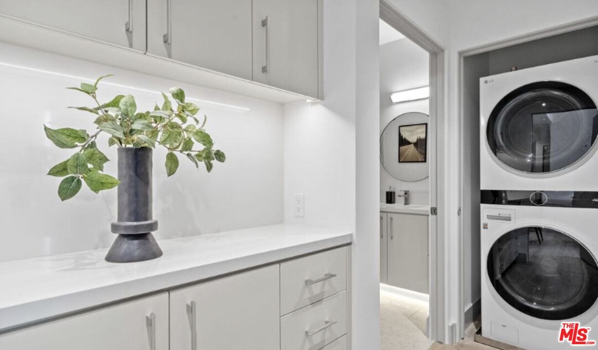 130 S Sepulveda Blvd Unit: 203