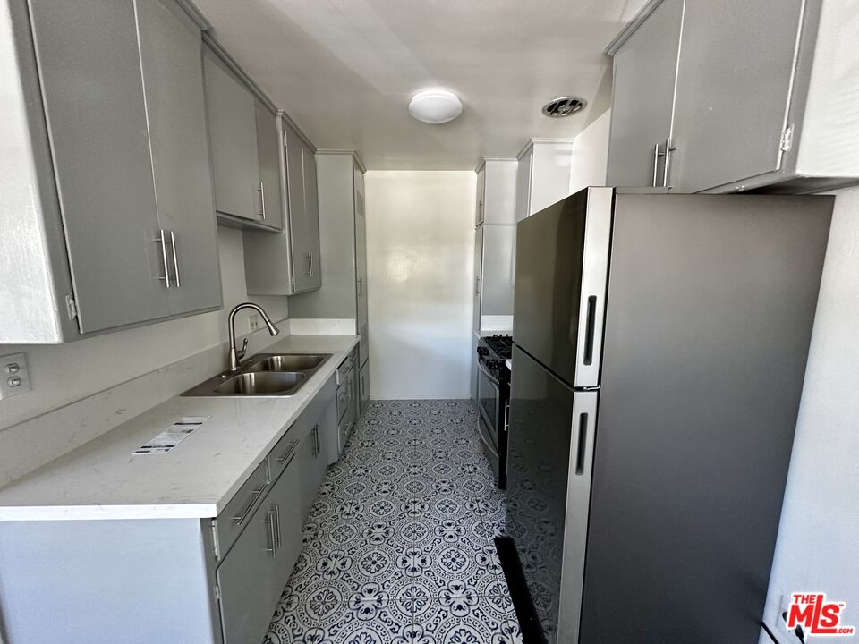 2337 Penmar Ave Unit: 7