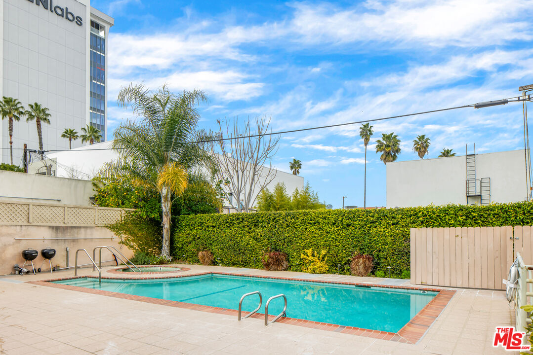 14647 Dickens St Unit: 5
