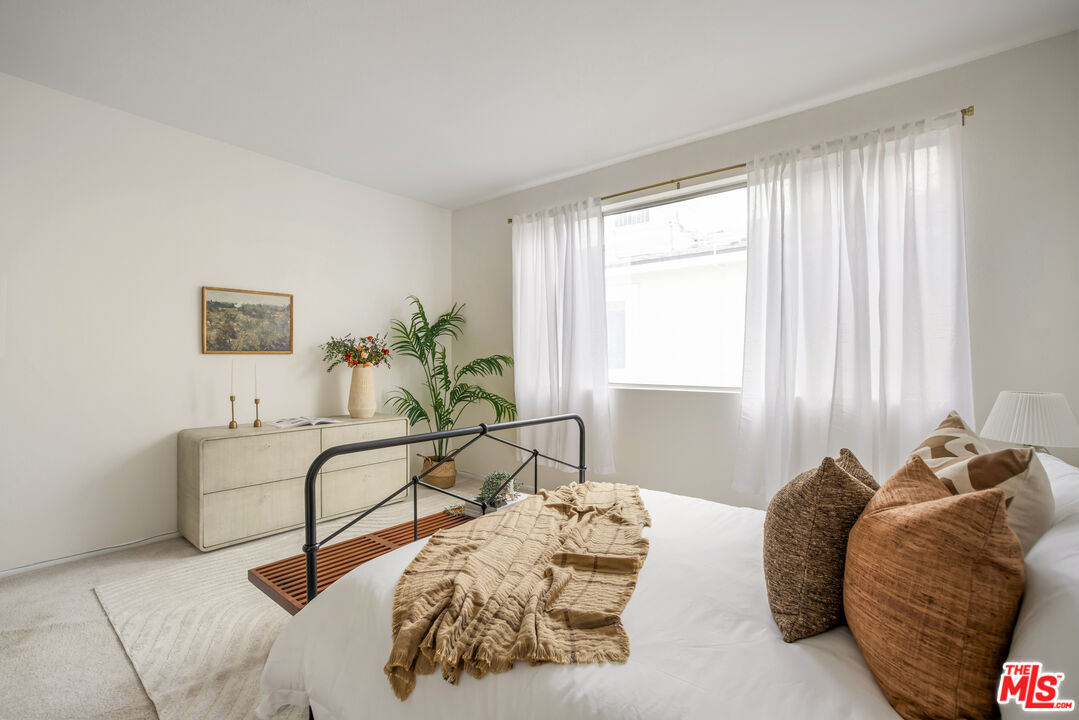 14647 Dickens St Unit: 5