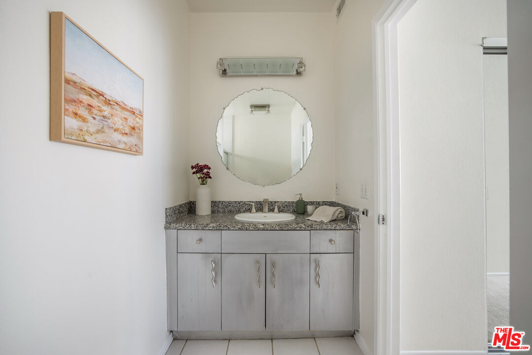 14647 Dickens St Unit: 5