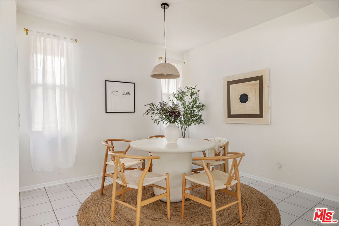 14647 Dickens St Unit: 5