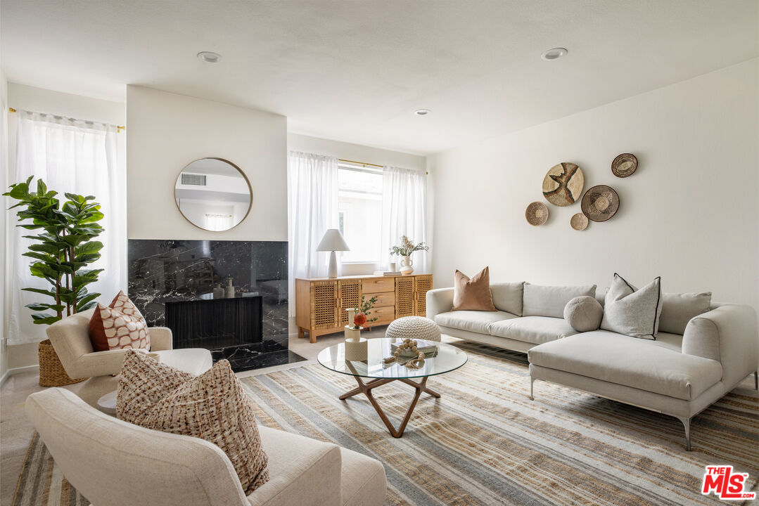 14647 Dickens St Unit: 5