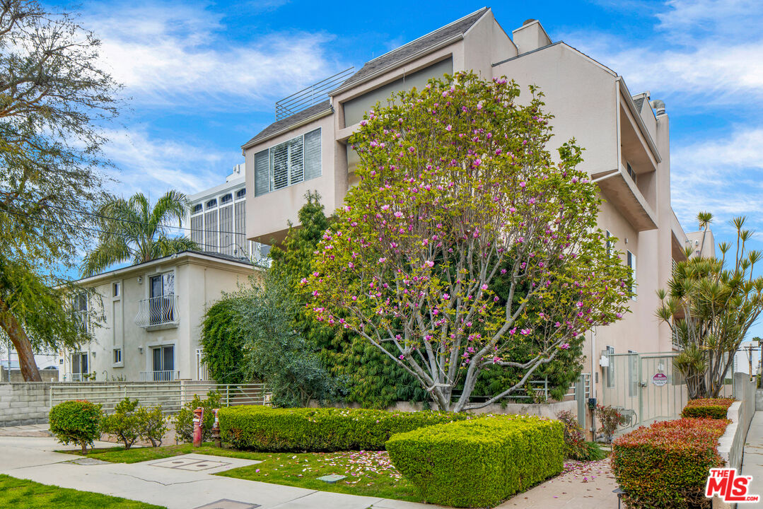 14647 Dickens St Unit: 5