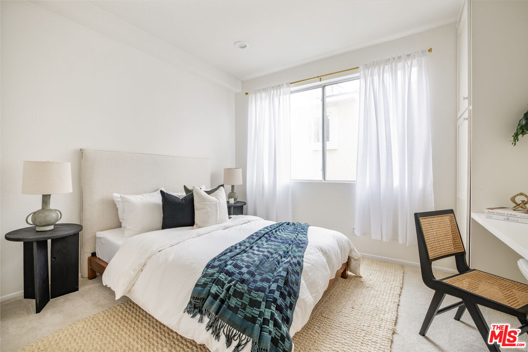 14647 Dickens St Unit: 5