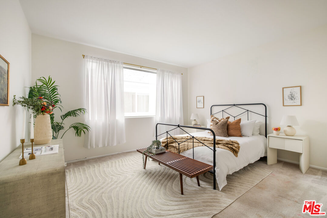 14647 Dickens St Unit: 5