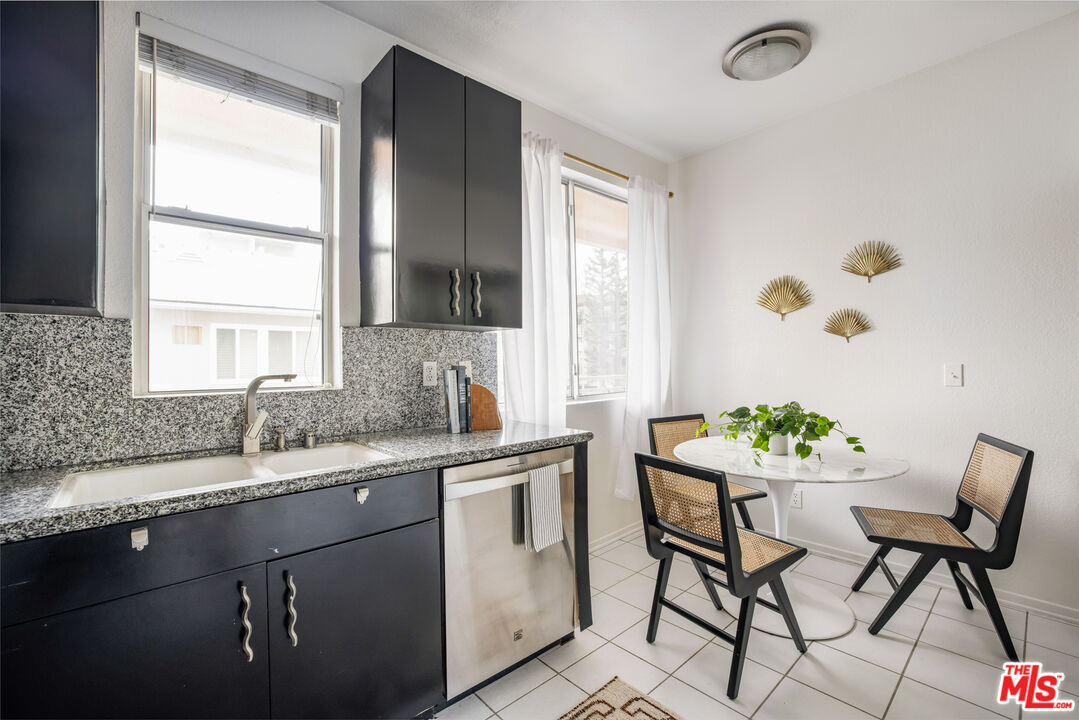 14647 Dickens St Unit: 5