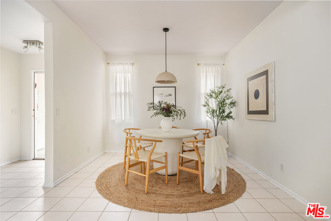 14647 Dickens St Unit: 5