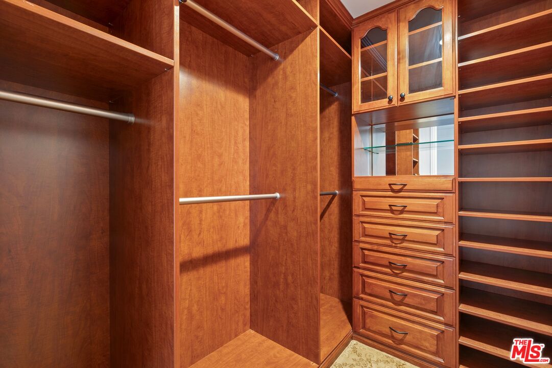 261 S Reeves Dr Unit: PH7