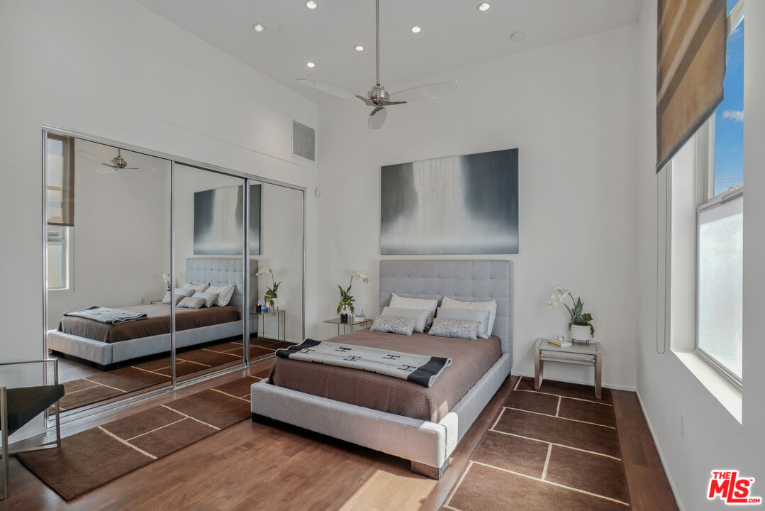 530 N Larchmont Blvd Unit: 2