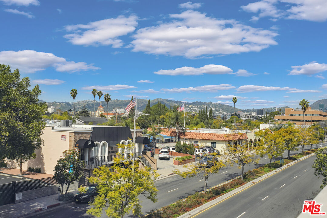 530 N Larchmont Blvd Unit: 2