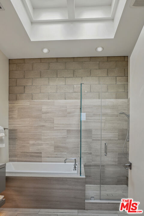 530 N Larchmont Blvd Unit: 2