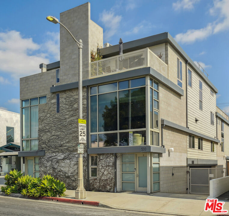 530 N Larchmont Blvd Unit: 2