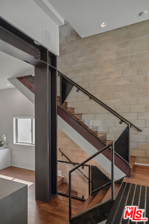 530 N Larchmont Blvd Unit: 2