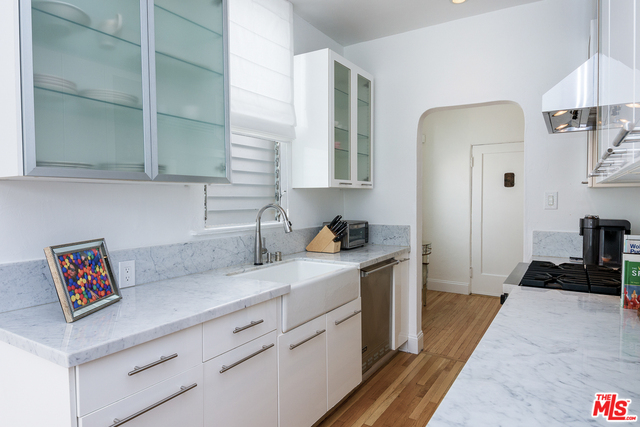 1345 N Hayworth Ave Unit: 206