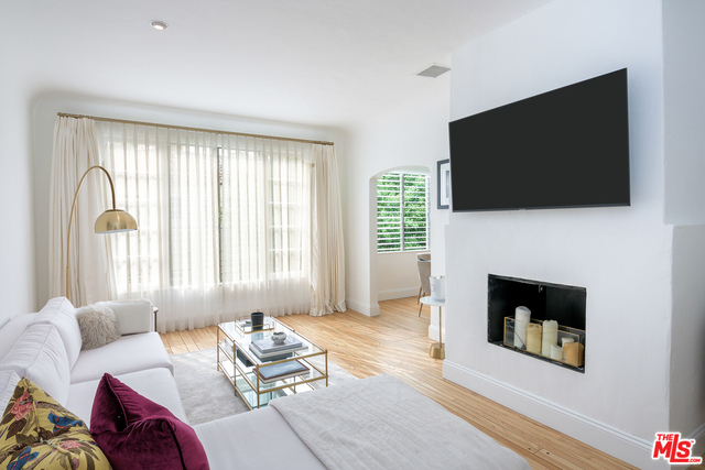 1345 N Hayworth Ave Unit: 206