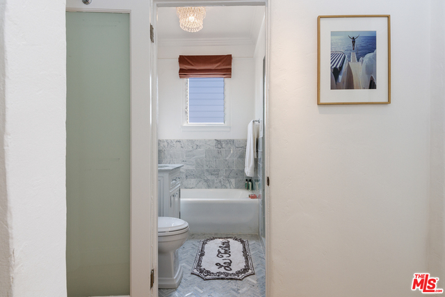 1345 N Hayworth Ave Unit: 206